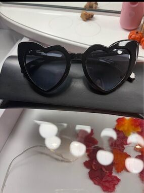 Saint Laurent heart shaped glasses in black (YSL)